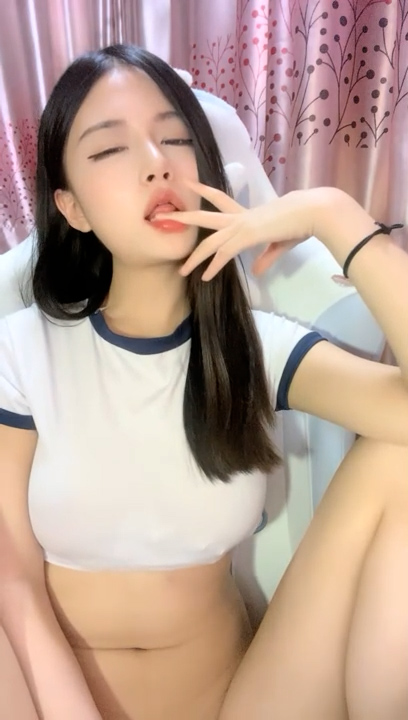 极品尤物网红女神顶级颜值身材细腰美乳无毛肥穴跳蛋塞入自慰假屌深喉口交极度淫骚