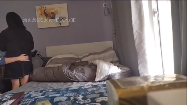 真实家庭录像—趁父母不在家哥哥干了自己的亲妹妹